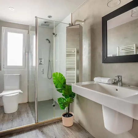 Amazing 3 Bedroom Penthouse In Plaza Espana